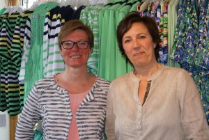 Brachten Mode in den aktuellen Farben Hellgrün und Hummer mit: Maike Blanck (li.) und Petra Meinecke