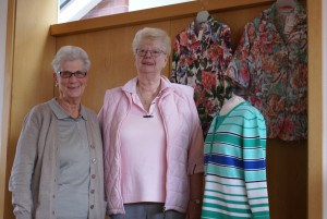 Die Initiatorinnen der Modenschau (v-li.): Gerda Matthaei (Sozialverband) und Elke Schüler (Famileinverein Concordia)
