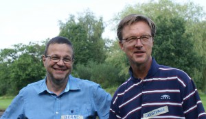 Pastor Christopher Fock (r.) und Bernd Fiedler vom Bönningstedter “Willkommen-Team“ engagieren sich für die Flüchtlinge