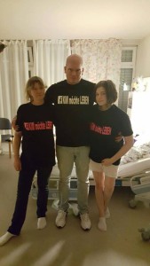 Kim im UKE mit Mutter Kirsten und Bruder Kai
