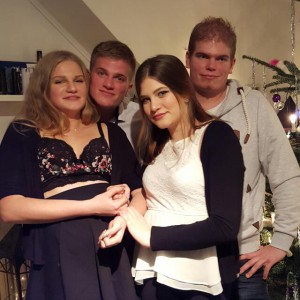 Kim (16) mit ihren Geschwistern Nina (15), Maik (27) und Kai (25) v.l.
