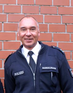 Polizeioberkommissar Jörg Mangelmann informiert über Trickbetrüger